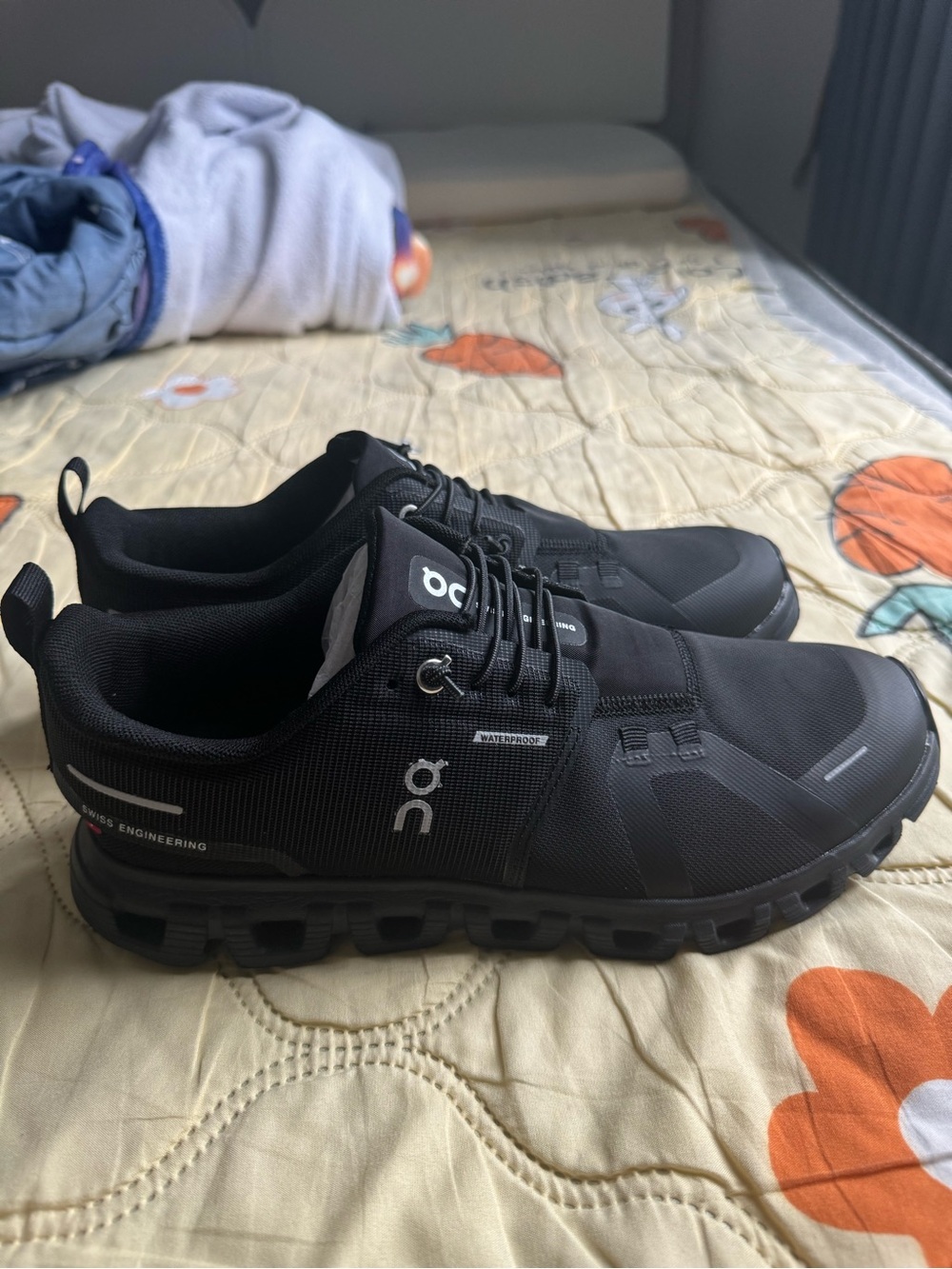 Brand New On Cloud 6 WP Black Waterproof Trainers US 9.5